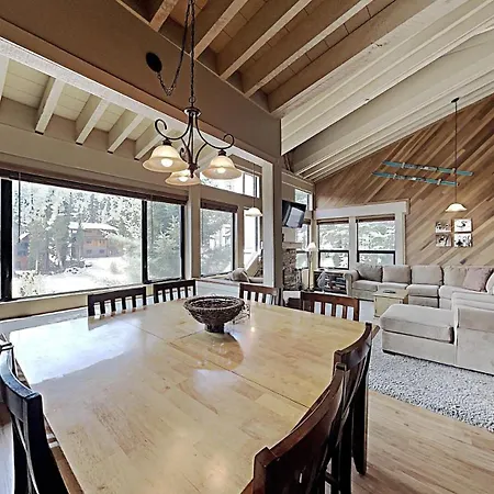 Remodeled 4 Bedroom Condo Perfect For Families
